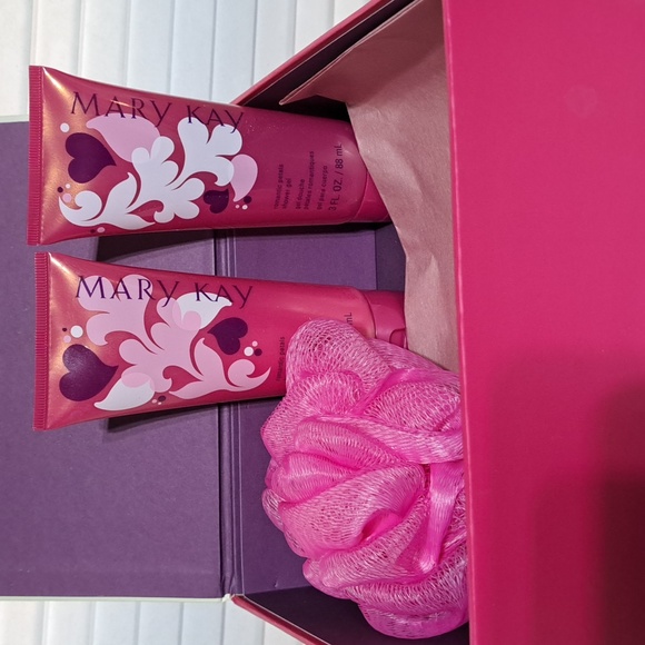 Mary Kay Romantic Petals gift set - Picture 4 of 4